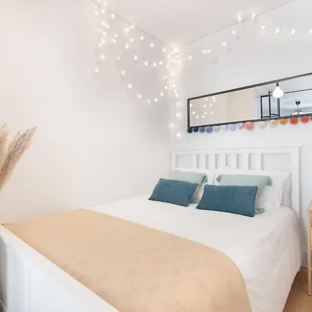 Vibrant Flat By Sao Bento W/balcony - Loureiro140 Порту
