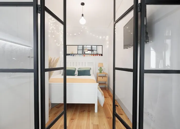 Daire Vibrant Flat By Sao Bento W/balcony - Loureiro140 Porto