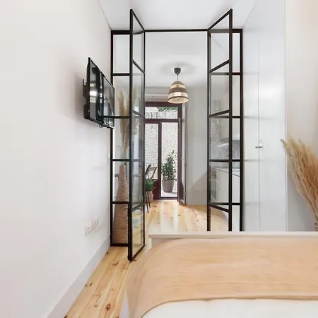 Apartment Vibrant Flat By Sao Bento W/balcony - Loureiro140 Porto